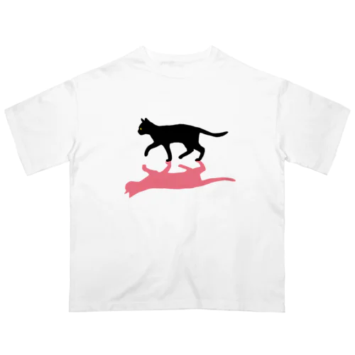 黒猫と影　ピンク Oversized T-Shirt