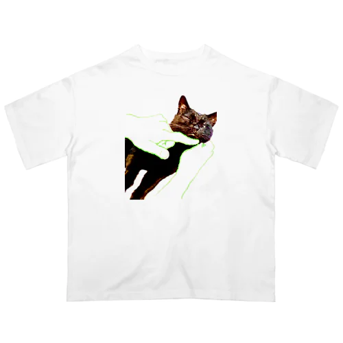モフモフされる猫とモフモフする手 Oversized T-Shirt