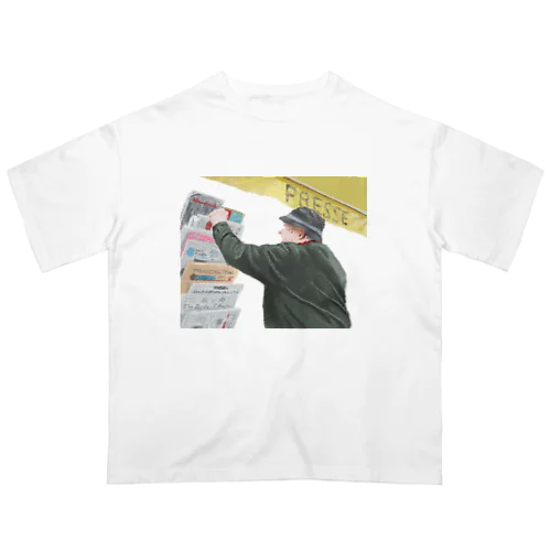 新聞を選ぶおじさん Oversized T-Shirt