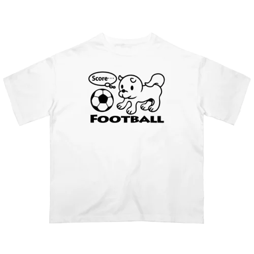 柴犬わんこ・サッカー・ワンちゃんFootball・イラスト・デザイン・かわいい・サッカーボール・キャラクター・犬・Dog・アイテム・グッズ・オリジナル（C） オーバーサイズTシャツ