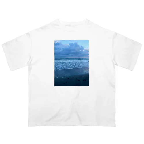 夏の九十九里浜の浜辺　３ Oversized T-Shirt