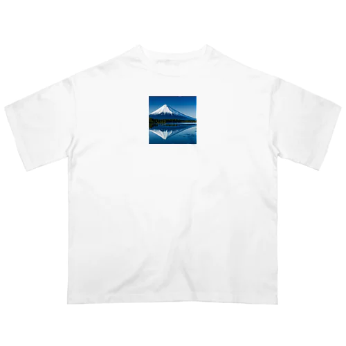 湖に反射する富士山 Oversized T-Shirt