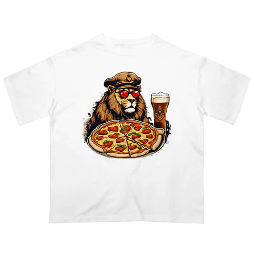 軍曹ライオンが愛するビールとピザ オーバーサイズTシャツ