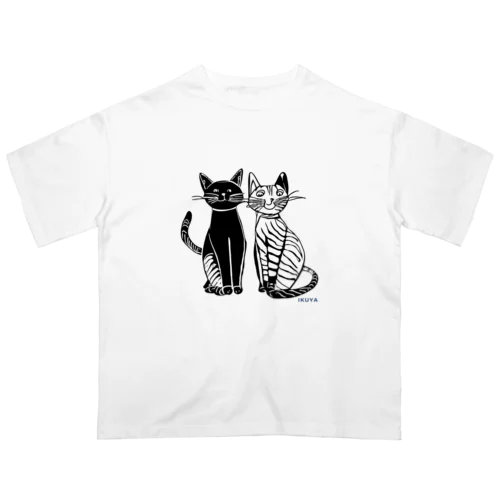 白と黒の二匹の猫 オーバーサイズTシャツ