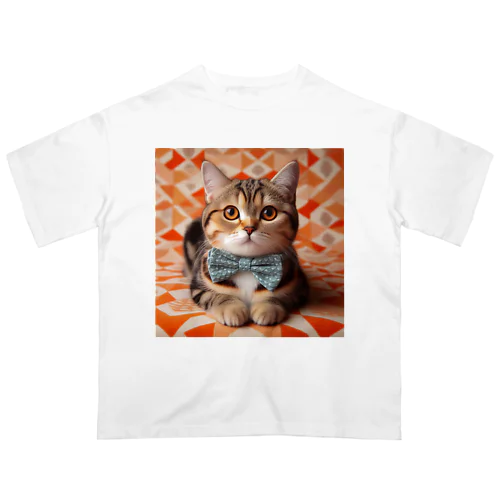 お洒落な猫ちゃん（蝶ネクタイシリーズ02） オーバーサイズTシャツ