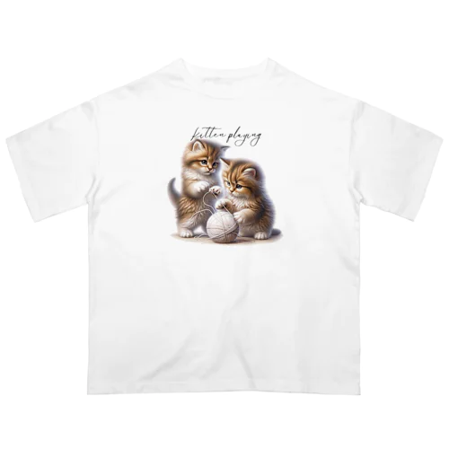 毛糸玉と子猫 Oversized T-Shirt