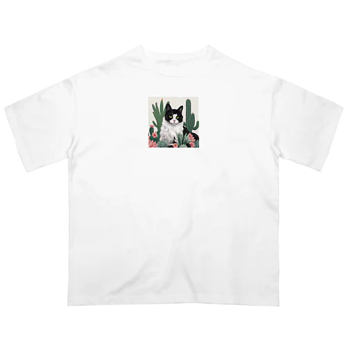 ハチワレ白黒猫とサボテン Oversized T-Shirt