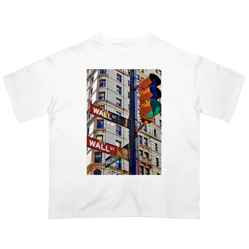 ニューヨーク ウォール街の信号機 Oversized T-Shirt