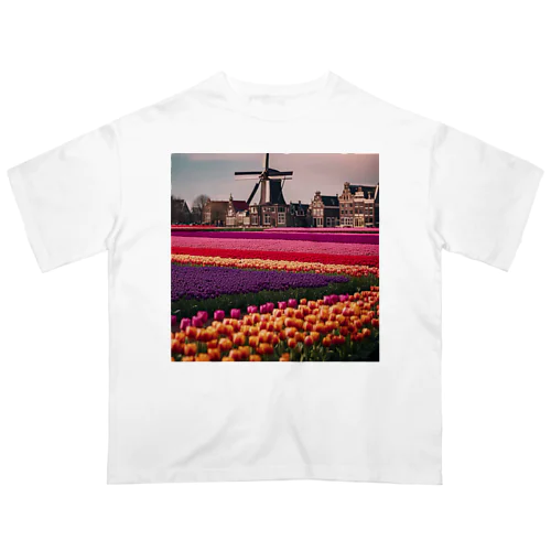 オランダのチューリップ畑と風車のある風景 オーバーサイズTシャツ