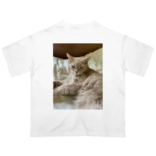 ねこかわたすかる6 Oversized T-Shirt