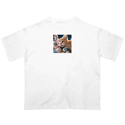 ぬいぐるみと猫ちゃんのショット オーバーサイズTシャツ