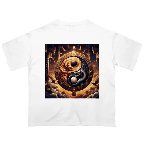 黄金に輝く龍と古代の智慧 Oversized T-Shirt