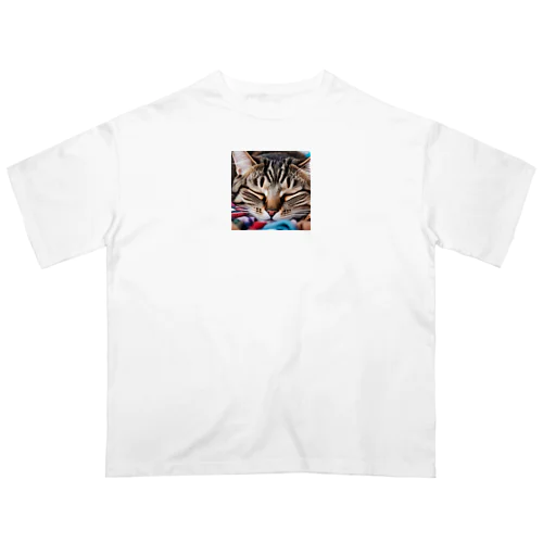 寝ている猫 Oversized T-Shirt