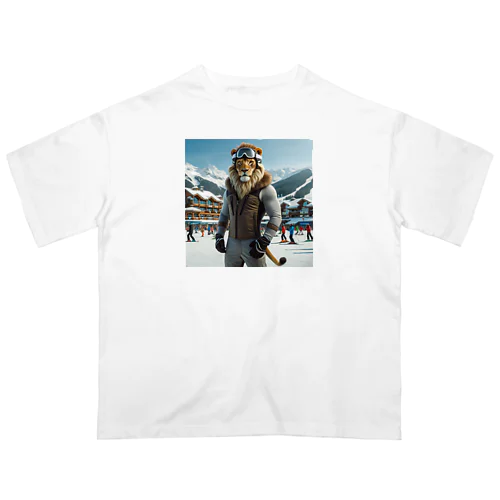 スキー場にいるライオン Oversized T-Shirt