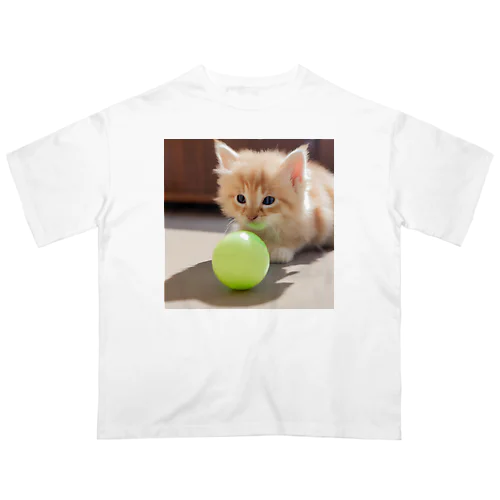 もふもふな子猫 オーバーサイズTシャツ