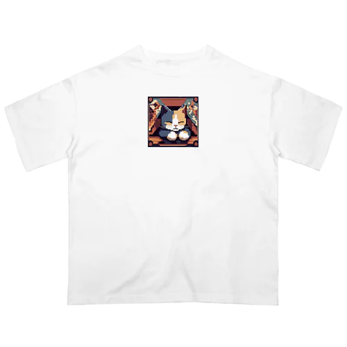 ひざ掛けの下で寝ている猫 Oversized T-Shirt