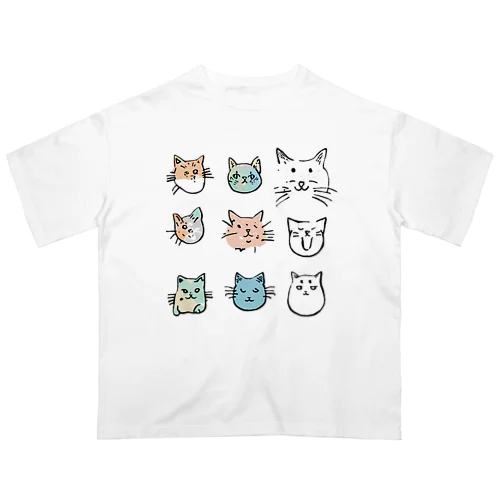 ふわふわ愛らしい表情の猫ちゃんたち Oversized T-Shirt