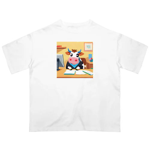 リモートワークする牛 Oversized T-Shirt