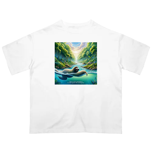 時間の流れを象徴する川の中でゆったりと泳ぐ、ナマケモノの姿🌿 Oversized T-Shirt