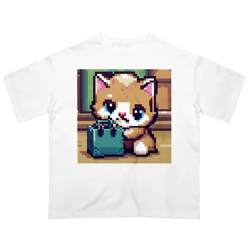 箱の中身が気になる子猫 オーバーサイズTシャツ