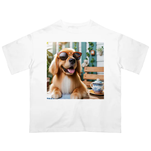 サングラスをかけた、かわいい犬 Marsa 106 オーバーサイズTシャツ