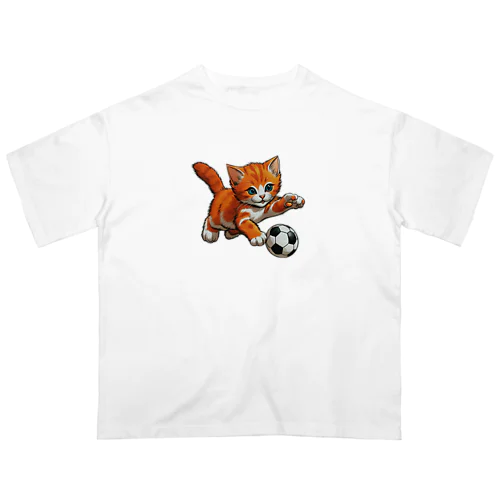サッカーを楽しむ猫 オーバーサイズTシャツ