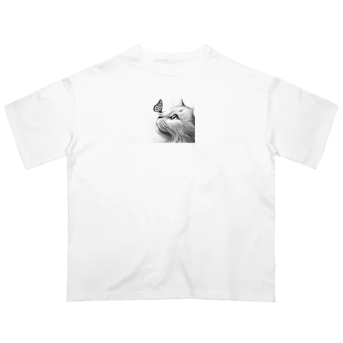 猫と蝶 Oversized T-Shirt