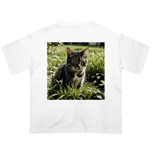 草むらの猫 オーバーサイズTシャツ