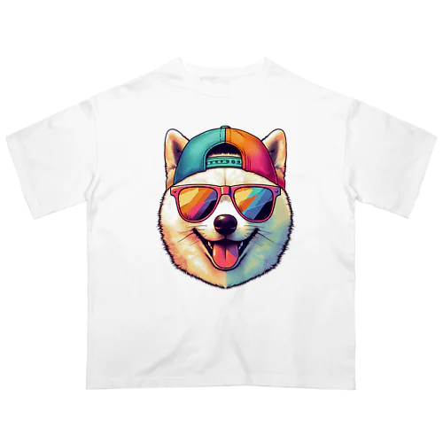 キャップにサングラスの白柴犬 オーバーサイズTシャツ