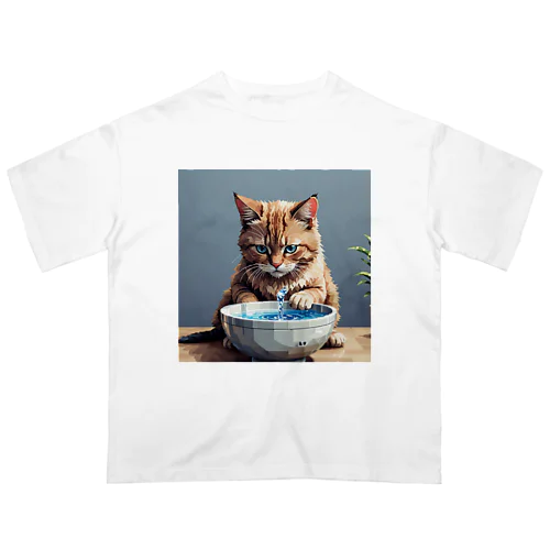 水を飲んでいる猫 オーバーサイズTシャツ