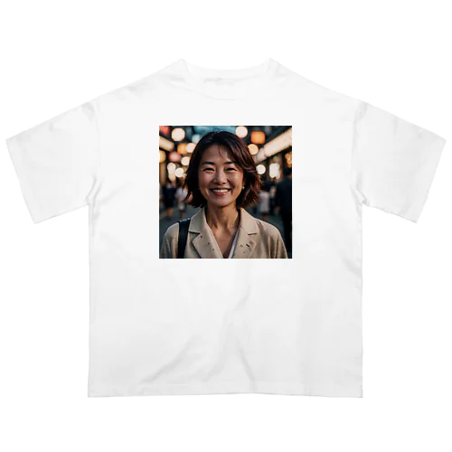 笑顔の熟女 オーバーサイズTシャツ