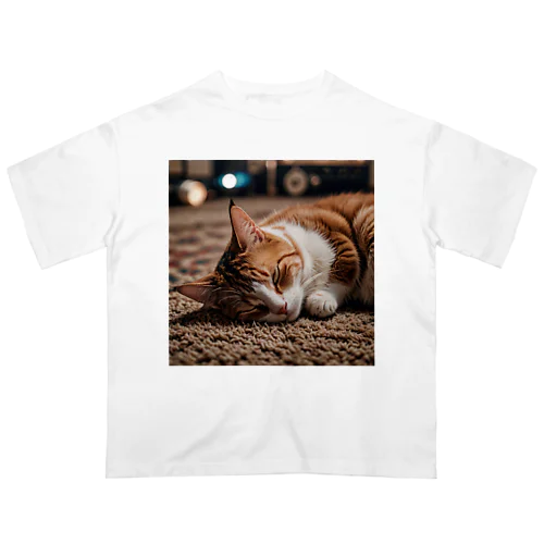 寝ている猫 Oversized T-Shirt