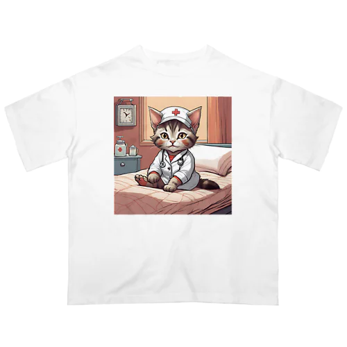 看護師気分の子猫1 Oversized T-Shirt