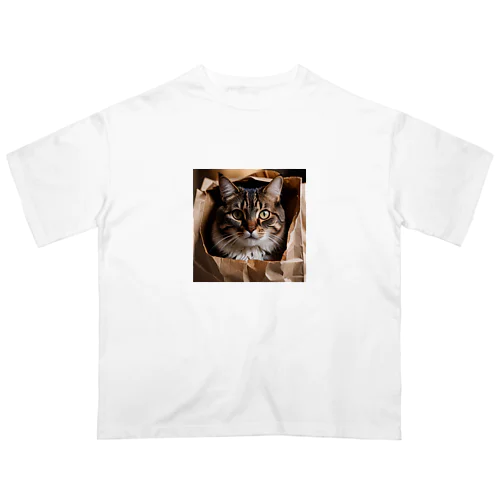 紙袋から見つめてくる猫 オーバーサイズTシャツ
