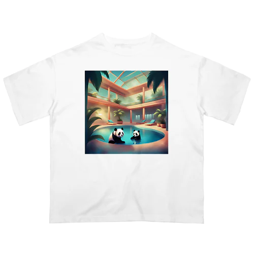 室内プールで遊ぶパンダ Oversized T-Shirt