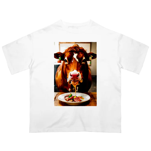 牛肉を食べたい牛 Oversized T-Shirt