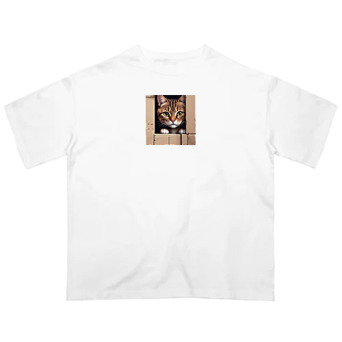 物陰から観察するかわいい猫 オーバーサイズTシャツ