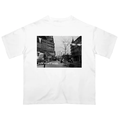 おしゃれな町並み写真デザイン オーバーサイズTシャツ