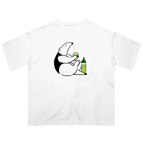 冷やした緑茶を飲むミナミコアリクイ Oversized T-Shirt