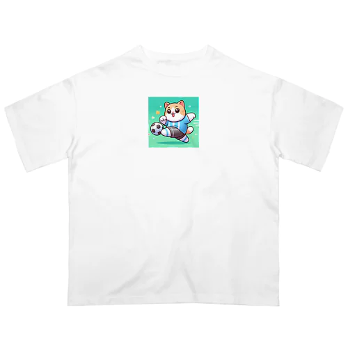 シュートをする猫 Oversized T-Shirt