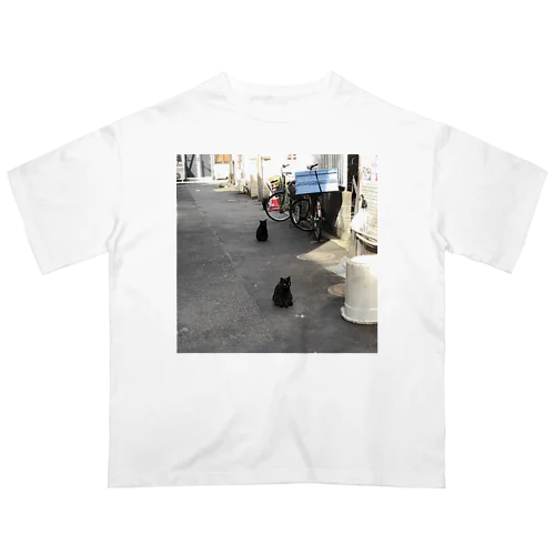 黒猫三連星 路地 Oversized T-Shirt