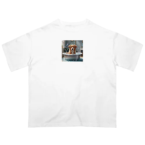 犬の水浴び Oversized T-Shirt