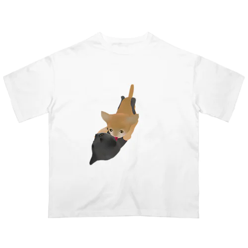 毛づくろいする猫 オーバーサイズTシャツ