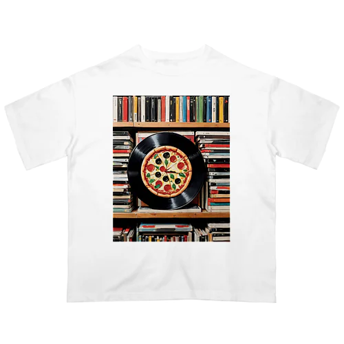 本棚とレコードとピザが混在 Oversized T-Shirt