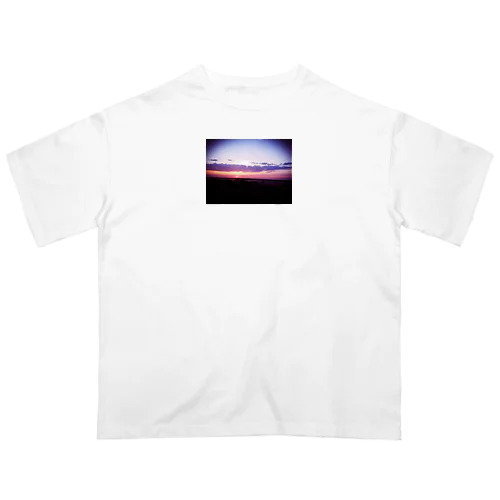 ピンクの蒼空 Oversized T-Shirt