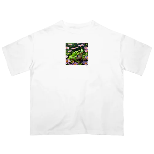 コスモスの上で休憩するアマガエル Oversized T-Shirt