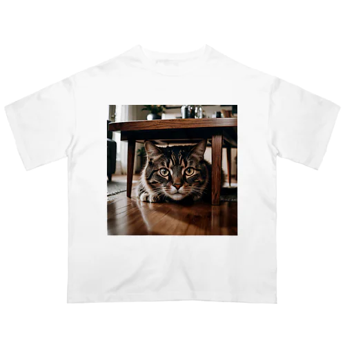 隠れる猫 Oversized T-Shirt