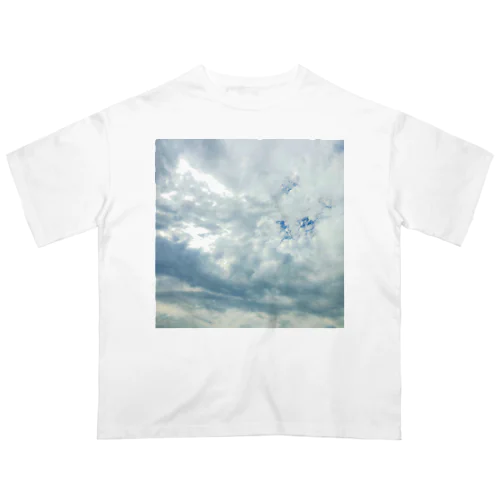 今日も雲は空を覆い尽くし隠す オーバーサイズTシャツ