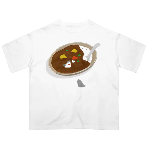 カレーの中と外で視線を交わすサメ オーバーサイズTシャツ