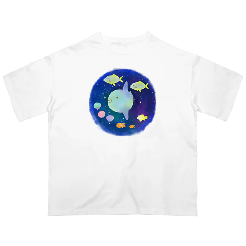 宇宙を泳ぐ Oversized T-Shirt